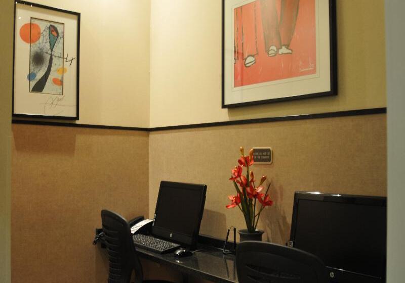 هتل Maingate Garden Inn