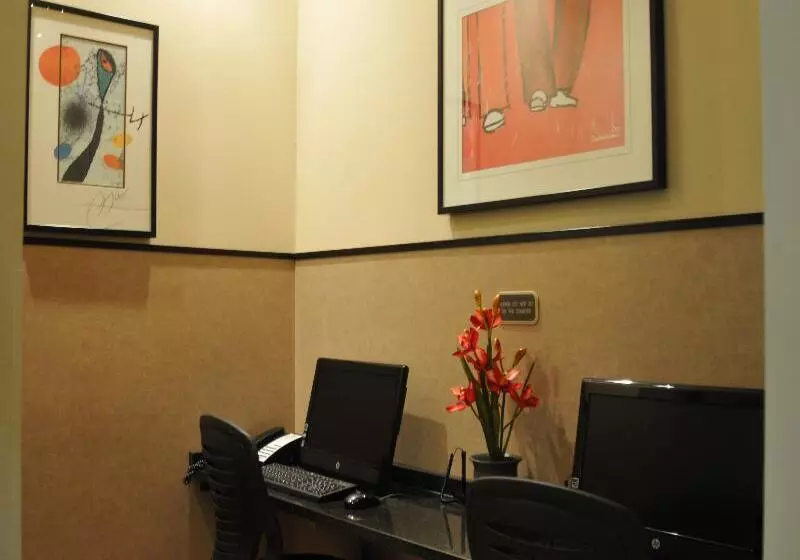 호텔 Maingate Garden Inn