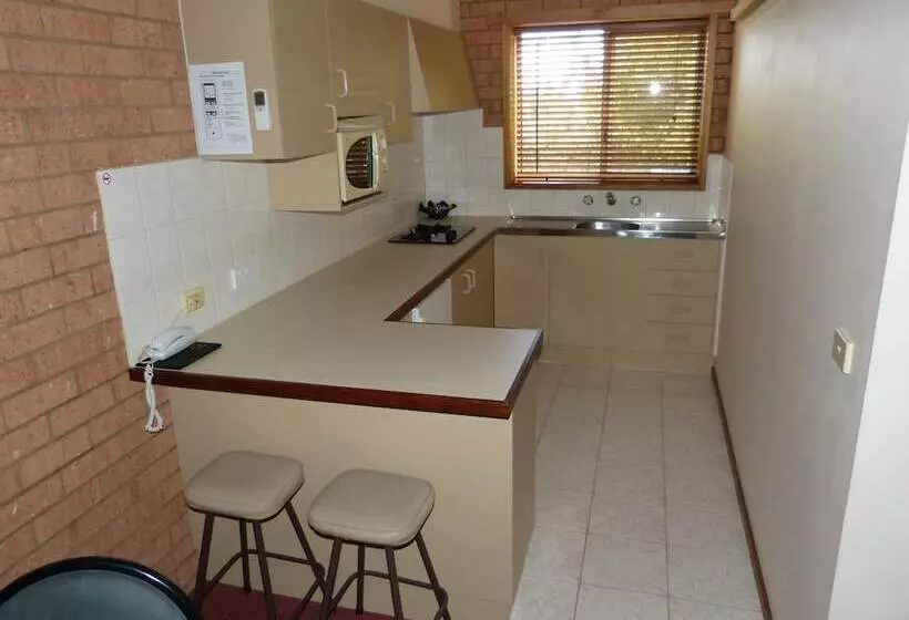 モーテル Blue Whale Motor Inn & Apartments