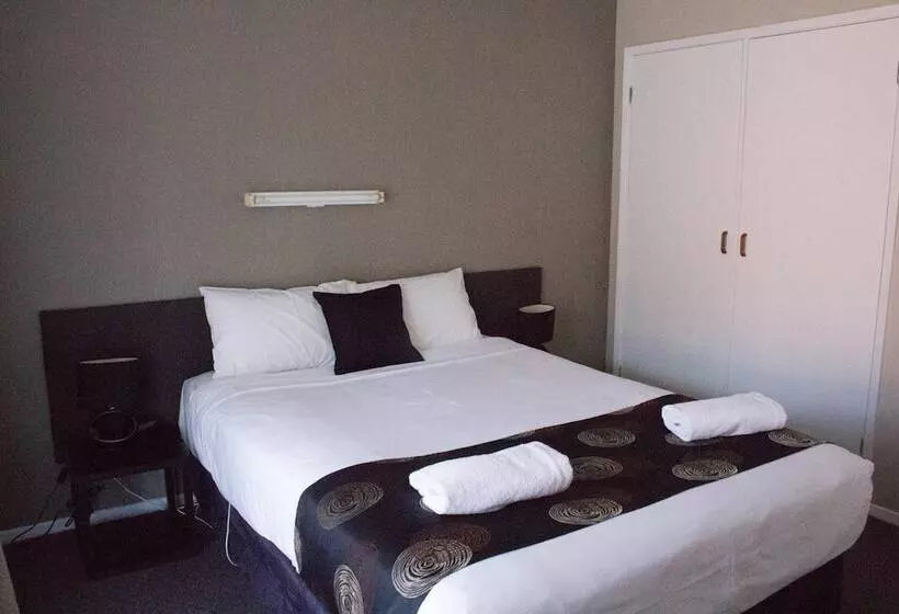 モーテル Blue Whale Motor Inn & Apartments