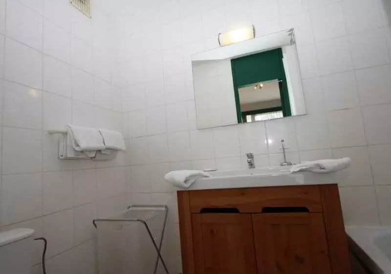 New Continental Business Flats