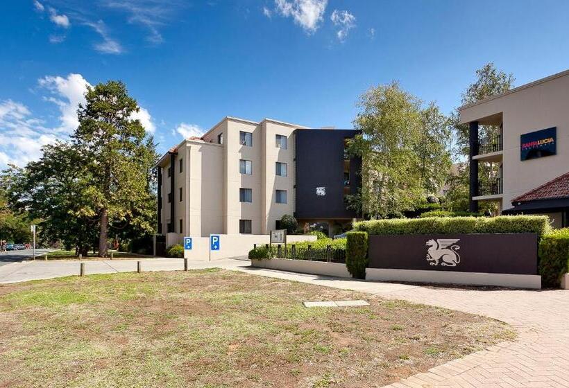 Astra Apartments The Griffin