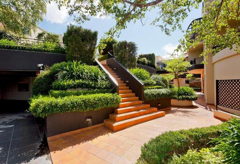 Astra Apartments The Griffin