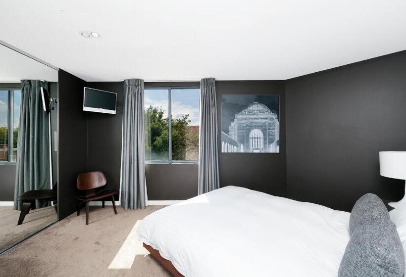 Astra Apartments The Griffin