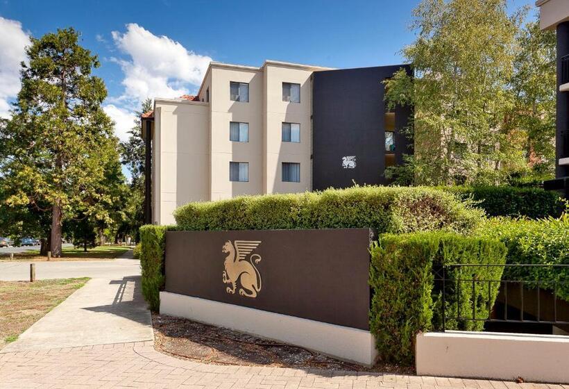 Astra Apartments The Griffin