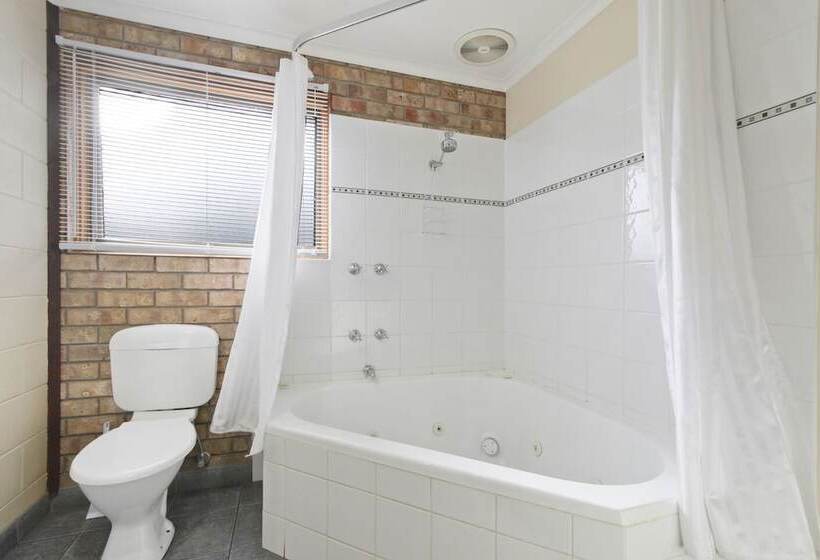 Cunningham Shore Motel