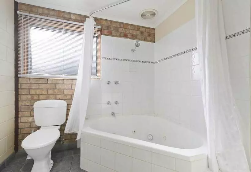 Cunningham Shore Motel