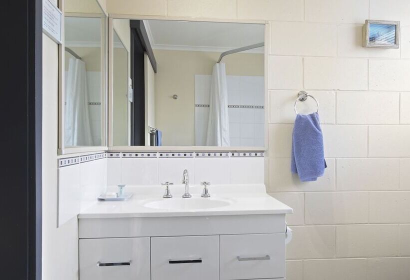 Cunningham Shore Motel