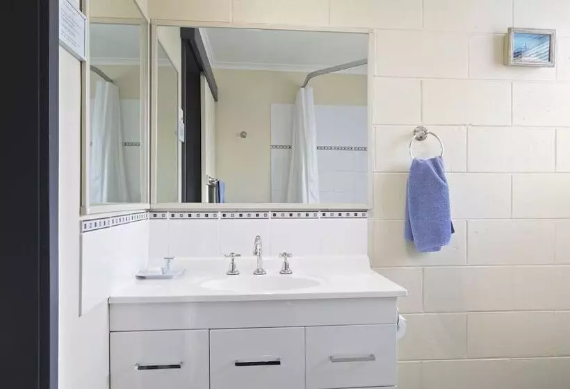 Cunningham Shore Motel