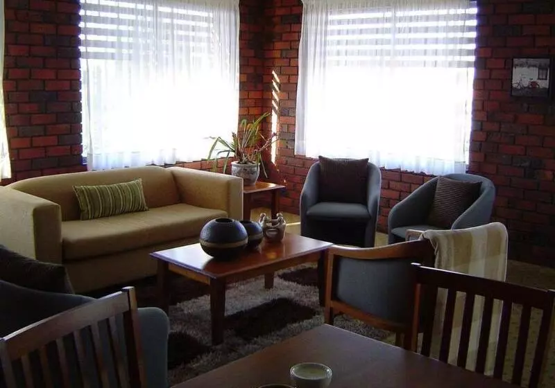 Отель Matador Motor Inn