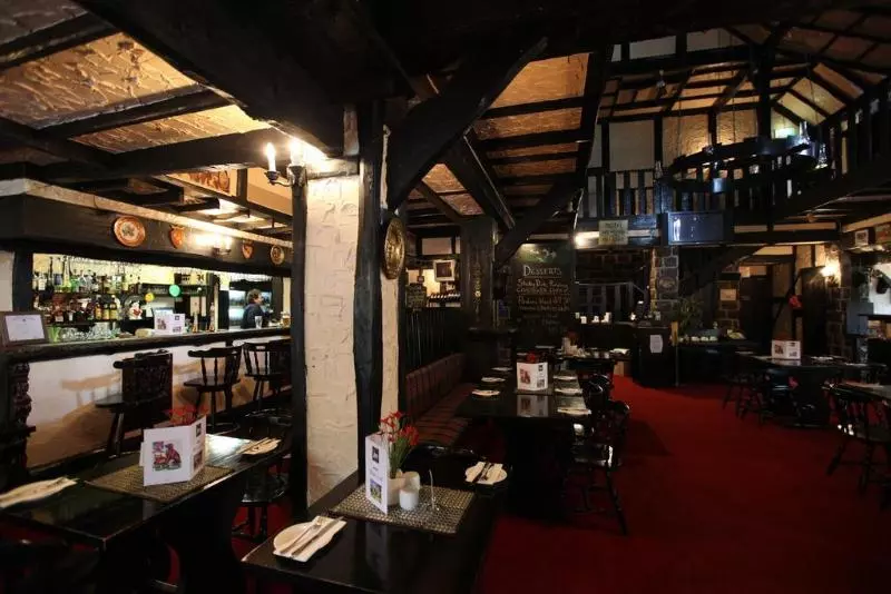 Отель The Fox And Hounds Historic