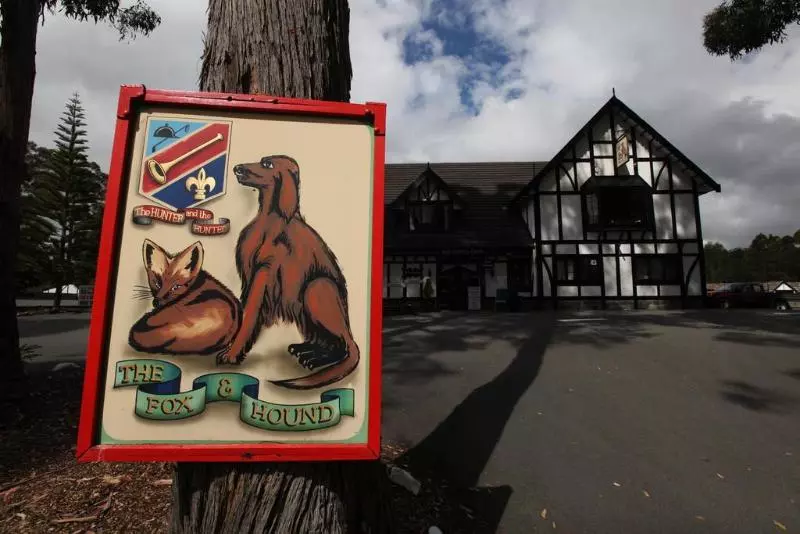 Отель The Fox And Hounds Historic