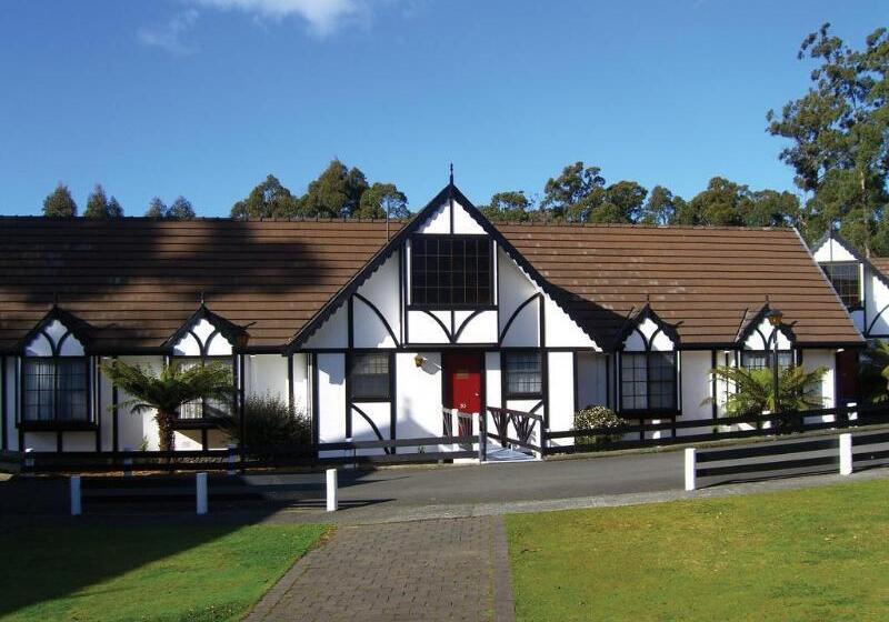 בית מלון כפרי The Fox And Hounds Historic