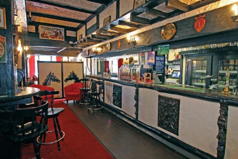 בית מלון כפרי The Fox And Hounds Historic