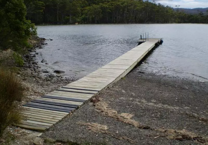 Отель The Fox And Hounds Historic