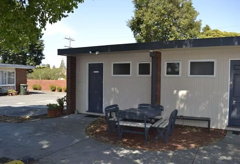 Kardinia Park Motel