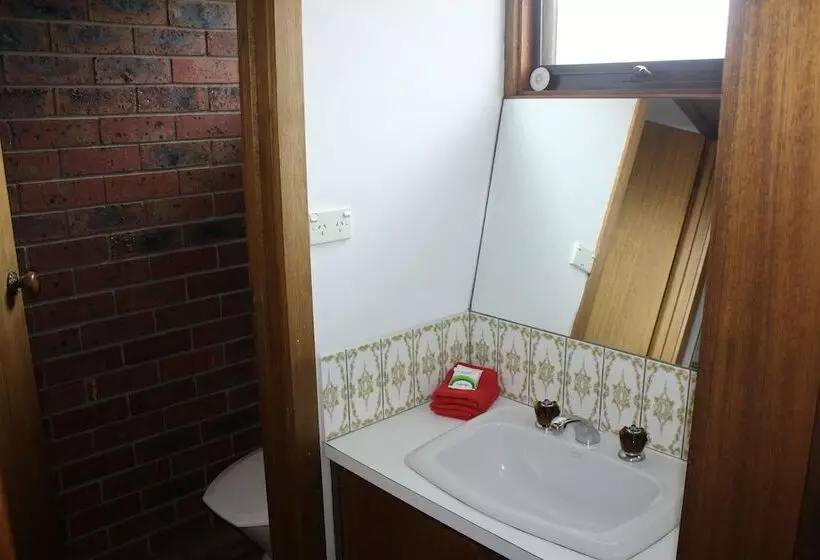 Kardinia Park Motel