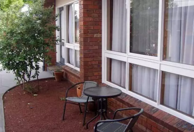 Kardinia Park Motel