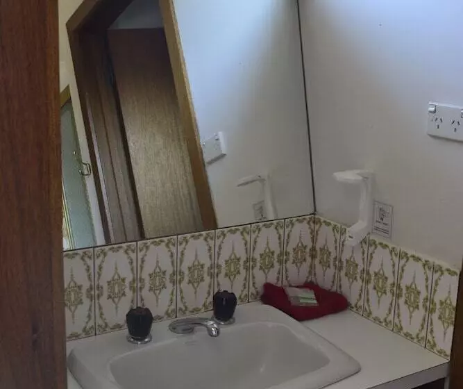 Kardinia Park Motel