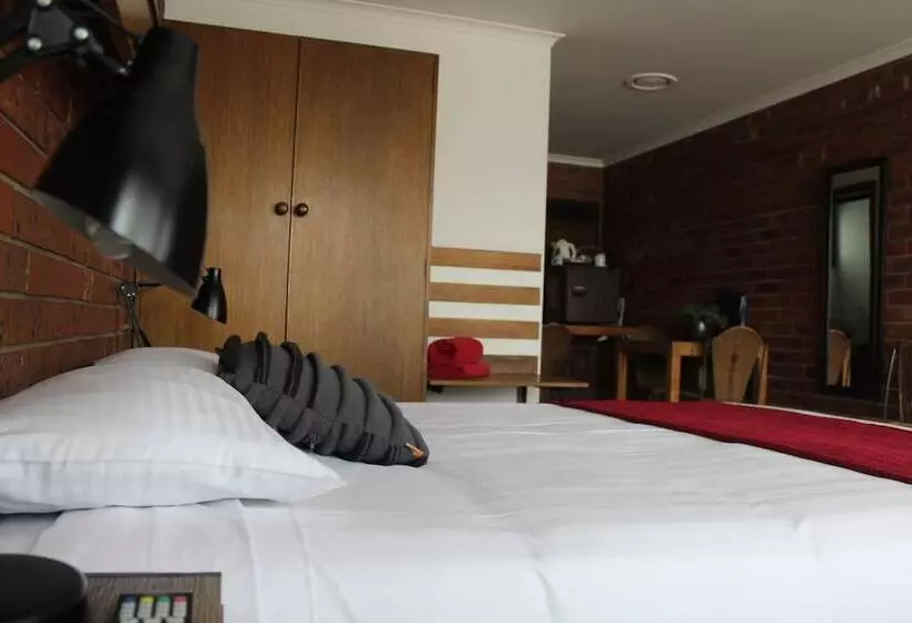 Kardinia Park Motel