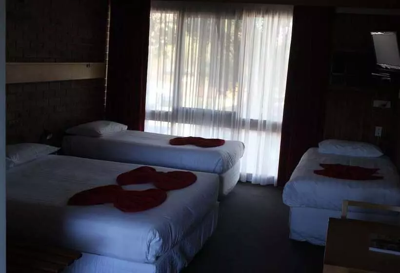 Kardinia Park Motel