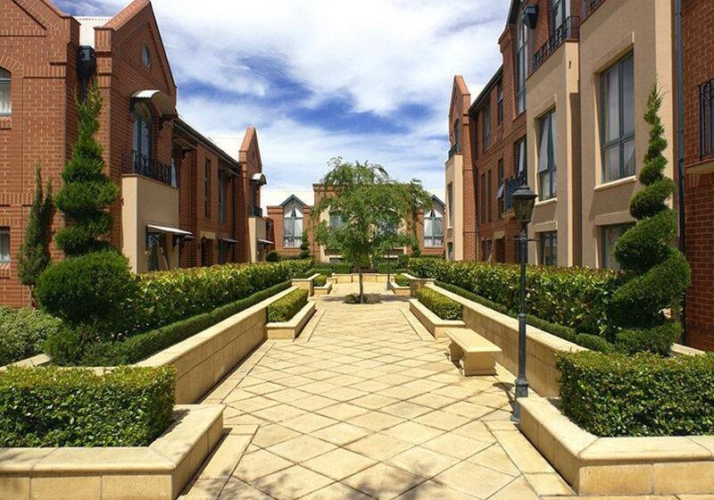 Majestic Old Lion Apartments