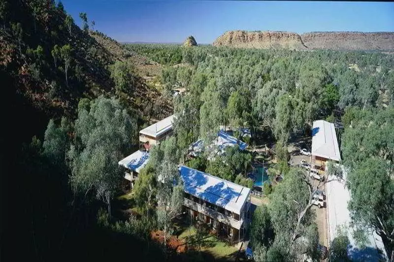 渡假胜地  Heavitree Gap Outback Lodge