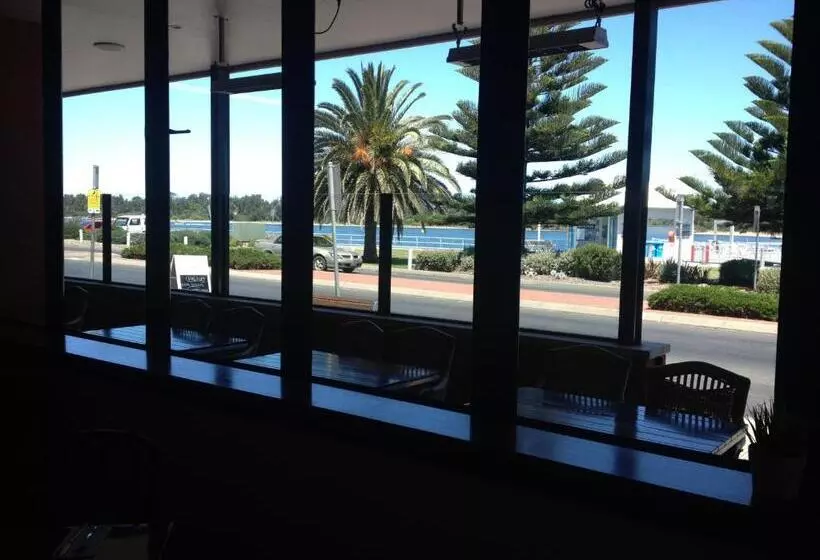 The Central Hotel Motel Lakes Entrance