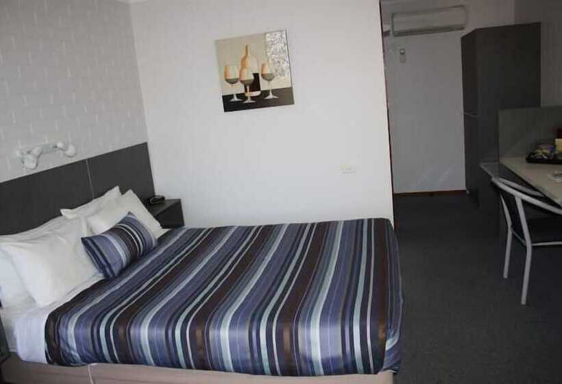 Hotel Raglan Motor Inn