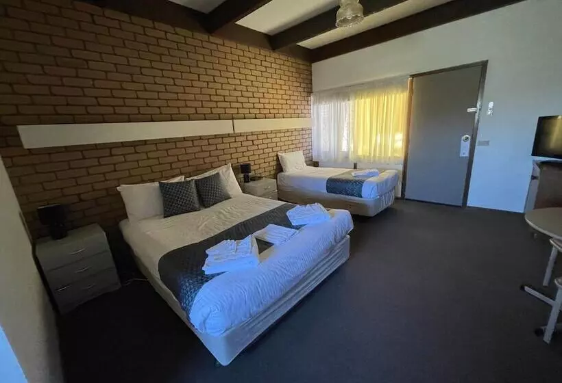 Shepparton Motor Inn Tudor House Motel
