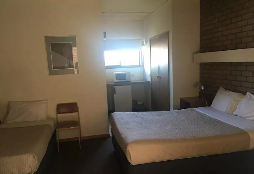 Shepparton Motor Inn Tudor House Motel