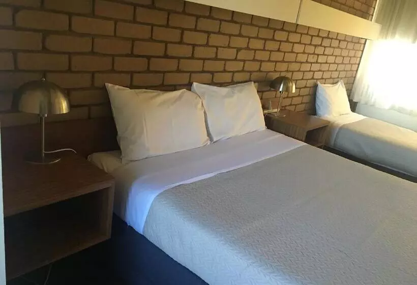 Shepparton Motor Inn Tudor House Motel