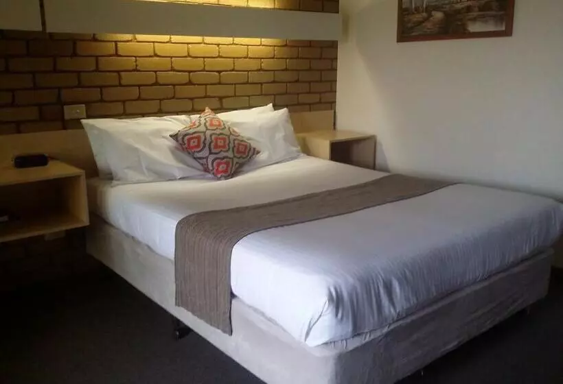 Shepparton Motor Inn Tudor House Motel