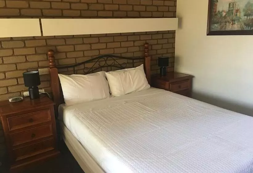 Shepparton Motor Inn Tudor House Motel