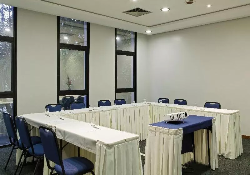 Hotel Address Faria Lima by Intercity