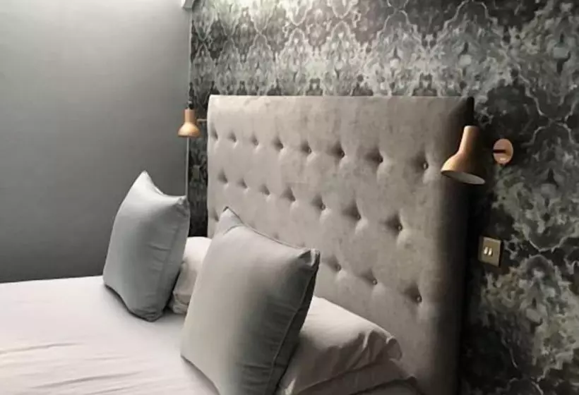 Отель Ascot House