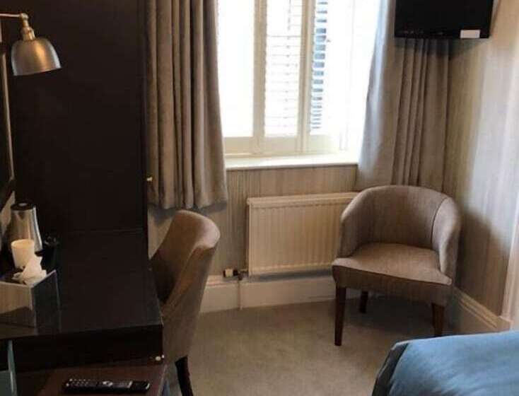 فندق Ascot House