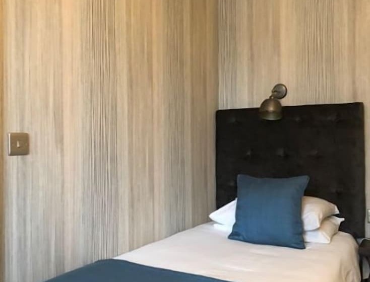 فندق Ascot House