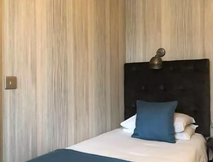 Отель Ascot House