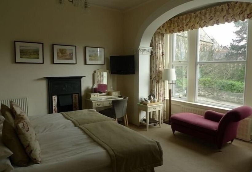 فندق Ascot House