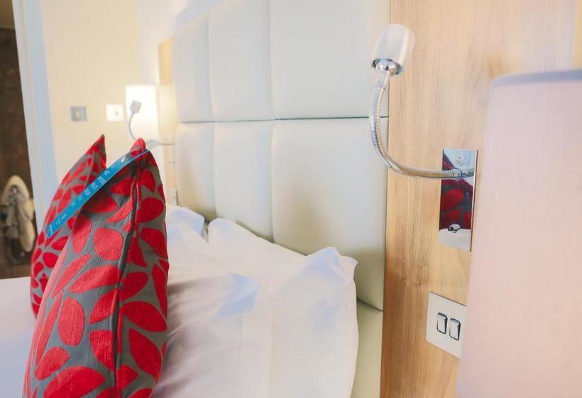 酒店 Five Lakes Resort