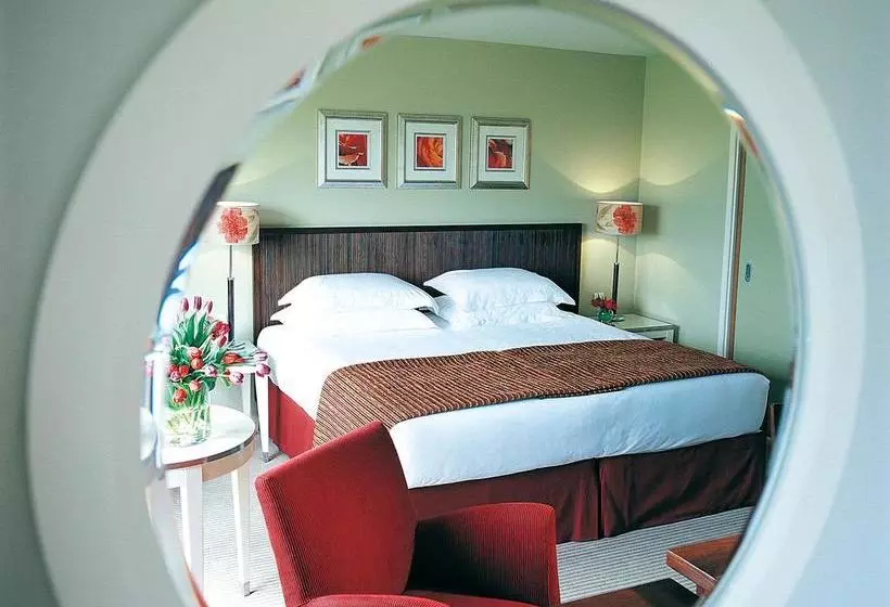 ホテル Five Lakes Resort