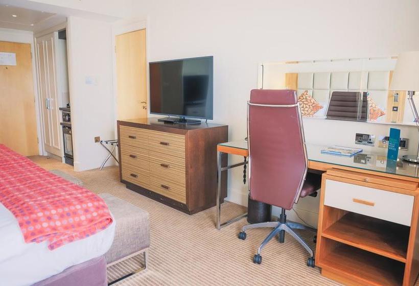 酒店 Five Lakes Resort