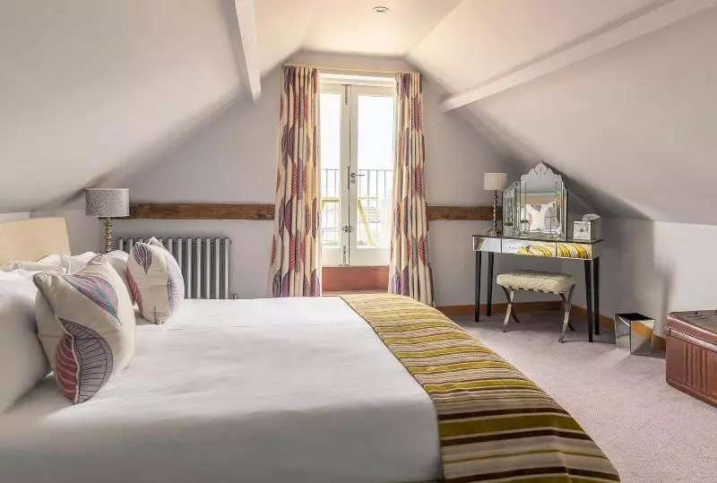 酒店 Crown And Castle