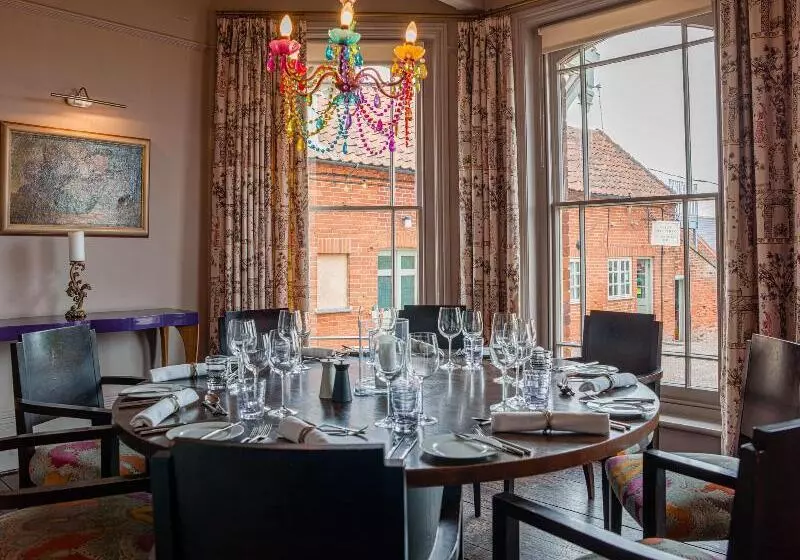 酒店 Crown And Castle