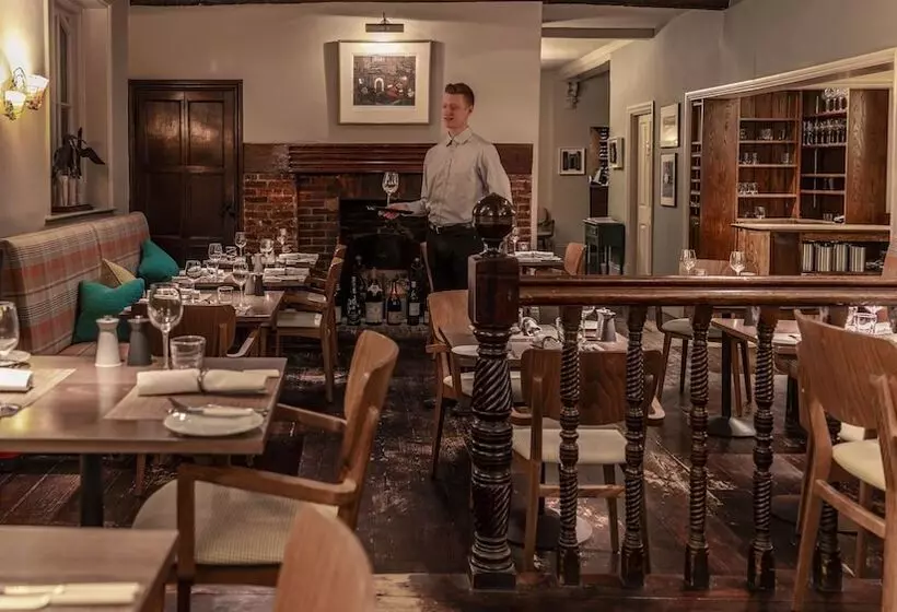 酒店 Crown And Castle