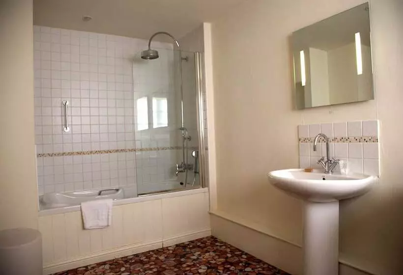 酒店 Crown And Castle