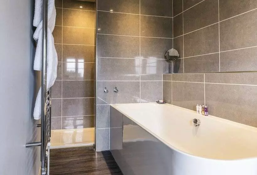 酒店 Crown And Castle