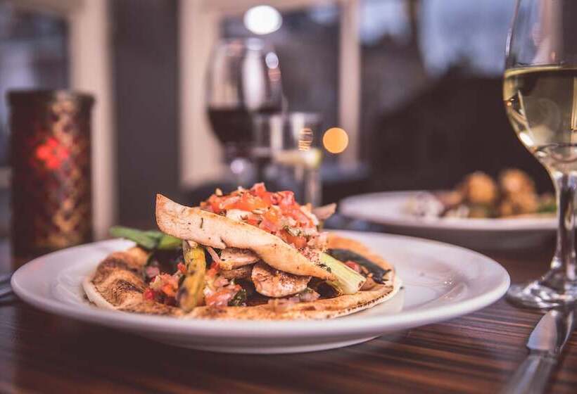 فندق Dukes At Queens Boutique