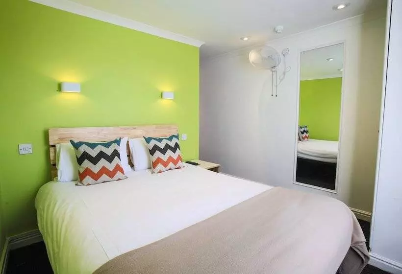 בית מלון כפרי Smart Hyde Park View Hostel